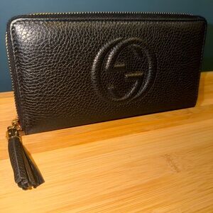 Gucci Soho Black Pebbled monogram zip-around wallet